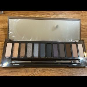 Urban Decay naked Smokey eyeshadow palette